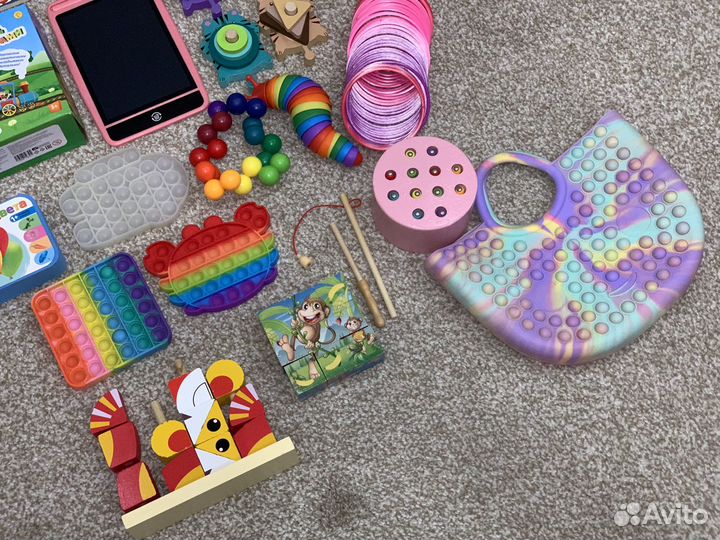 Игрушки разивающие пакетом