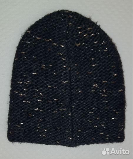 Зимняя шерстяная шапка с брошами в виде жуков