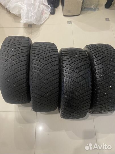 Goodyear UltraGrip 215/55 R16