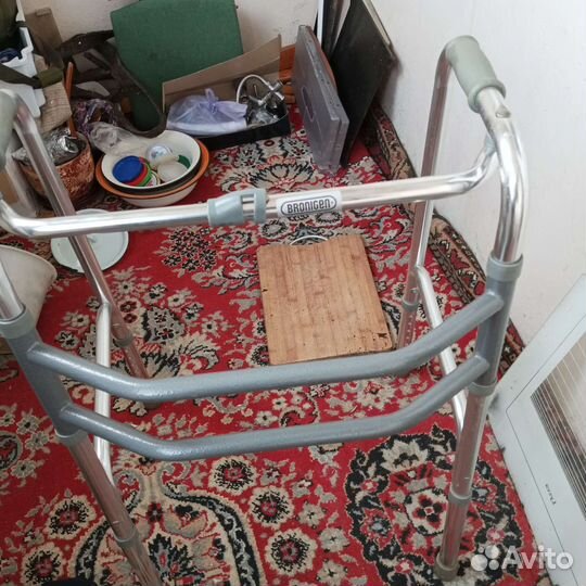Ходунки для взрослых шагающие