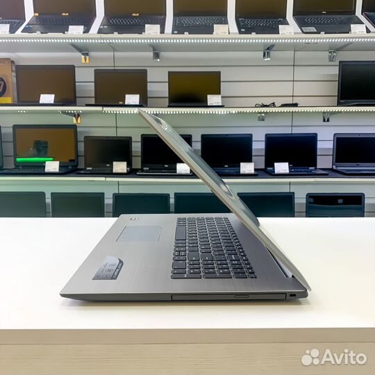 Ноутбук Lenovo 8RAM/SSD/17,3