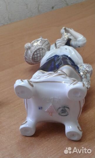 Статуэтка, фарфор Чехословакия Royal Dux