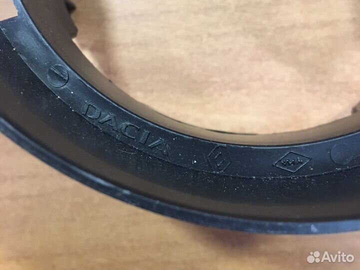 Рамка птф правая Renault Logan (2004-2016)