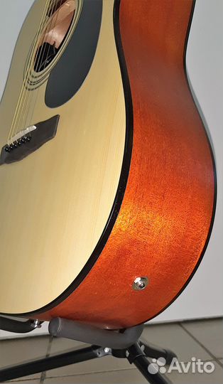 Гитара с подключением, со звукоснимателем