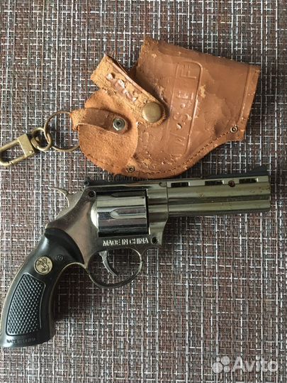 Зажигалка в виде пистолета