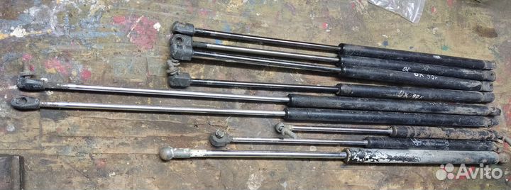 Амортизаторы багажника