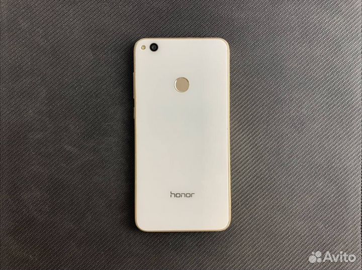 Смартфон Huawei Honor 8 Lite 16Gb White