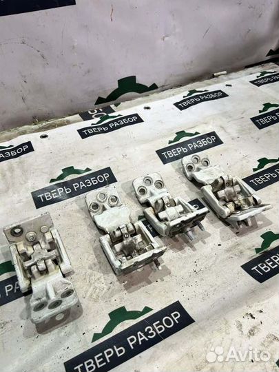 Петля двери - задняя Ford Transit MK8 2.2