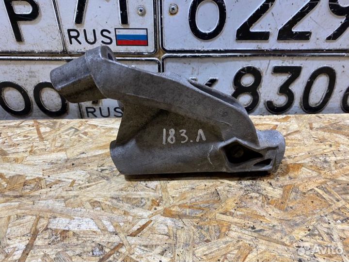 Кронштейн двигателя Audi A5 купе 2.0 2010