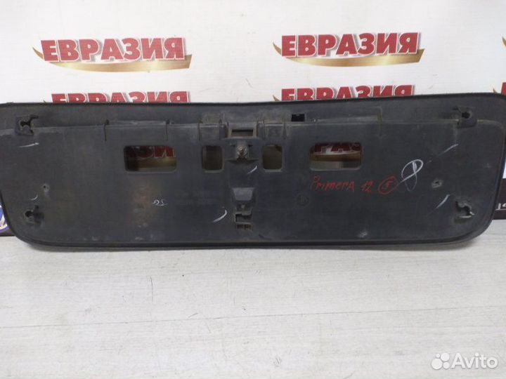 Накладка крышки багажника Nissan Primera P12