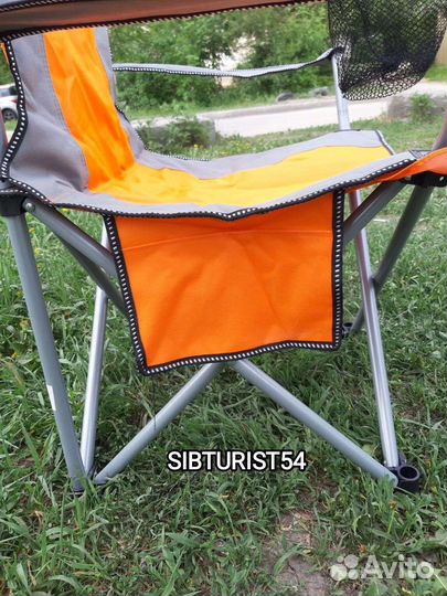 Кресло для отдыха с подлокотника и подстаканником