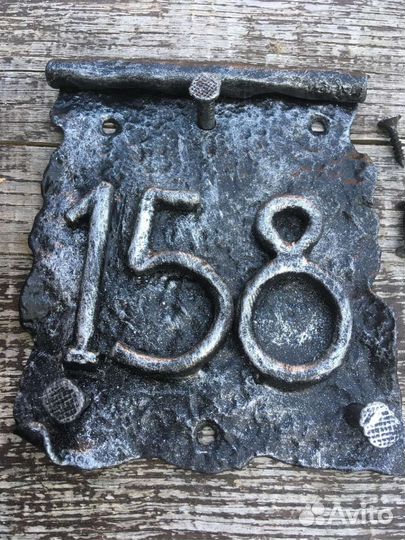 Кованые адресные таблички