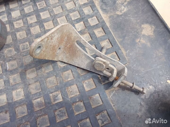 Кронштейн генератора верхний инжектор Ваз 2114