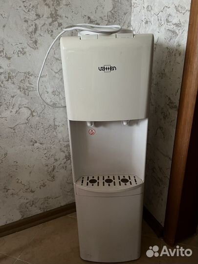 Кулер для воды напольный