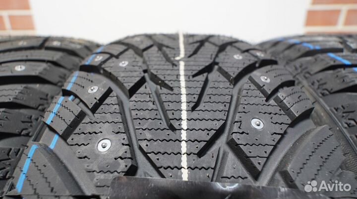 Royal Black Royal Stud 205/55 R16 94T