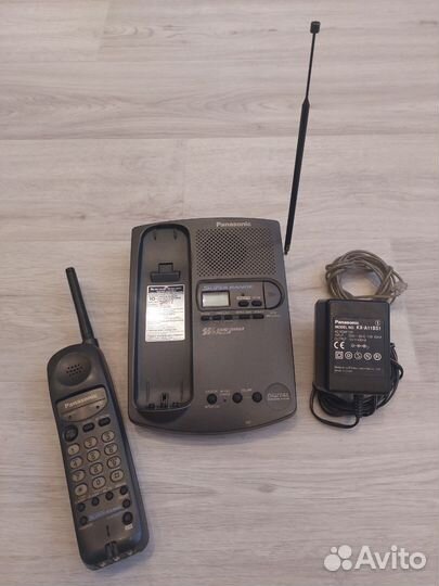 Стационарный телефон Panasonic KX-TC1045RUB