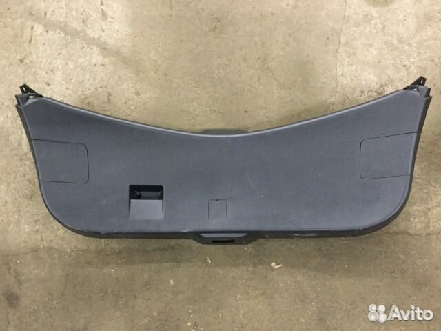 Обшивка двери багажника Мазда 3 (BL) 2009-2013г