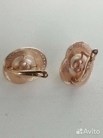 Золотые серьги и кольцо