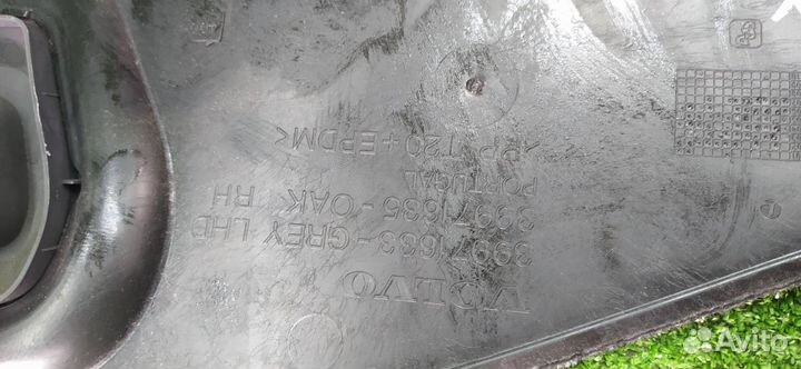 Накладка на центральную консоль Volvo Xc90 D5244T4