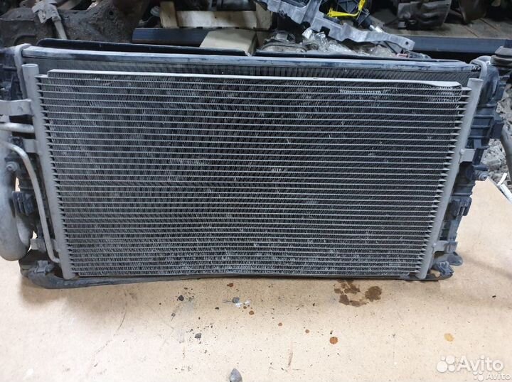 Радиатор охлаждения двс Volvo S40 1,8 мех