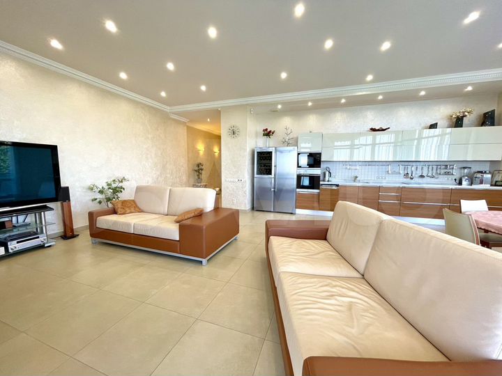 3-к. апартаменты, 195,8 м², 4/9 эт.