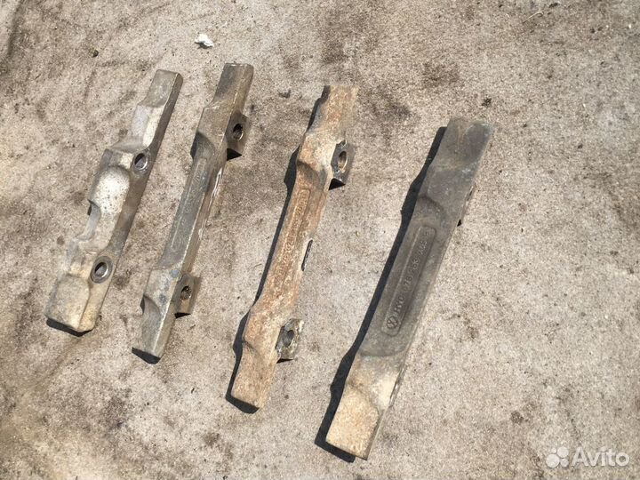 Кронштейн выпускного коллектора Ауди Q7