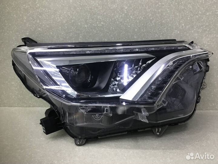 Фара правая Toyota Rav 4 (A40) 2013 8114542680