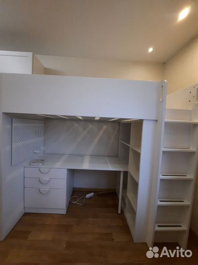 Детская кровать чердак со столом IKEA