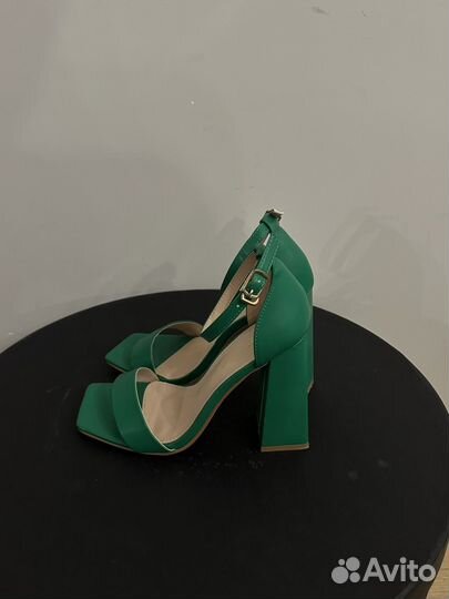 Босоножки зеленые 36 размер