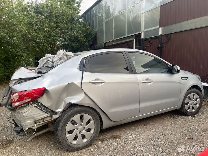 Kia Rio 1.4 МТ, 2016, битый, 200 000 км