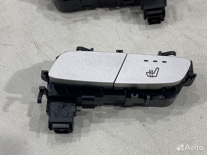 Кнопка подогрева сиденья Mercedes