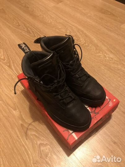 DR. Martens Kamar Black