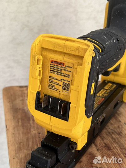 Степлер кабельный Dewalt dcn701