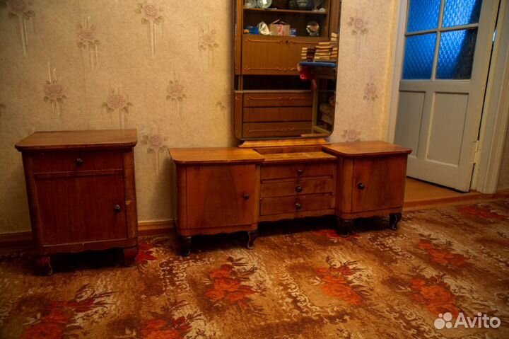 Ретро трюмо из массива