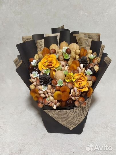 Съедобные букеты из орехов и сухофруктов