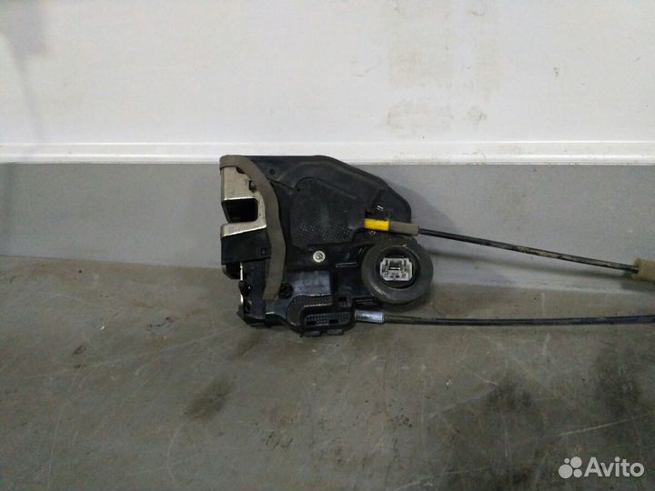 Замок задней левой двери Lexus LX 570