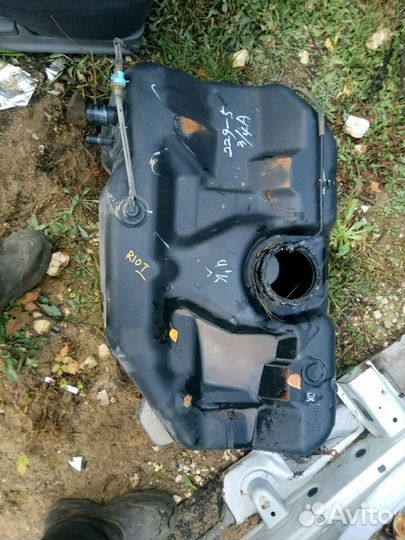 Топливный бак Киа Рио 1