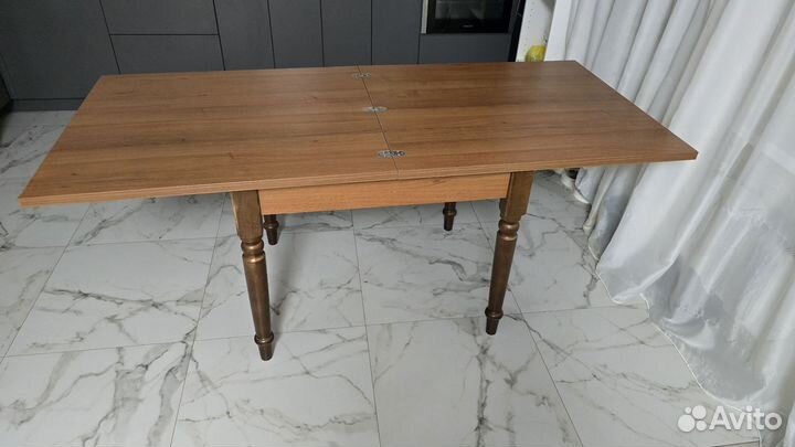 Обеденный стол