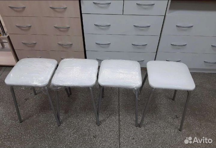 Табурет белый рептилия (новый)