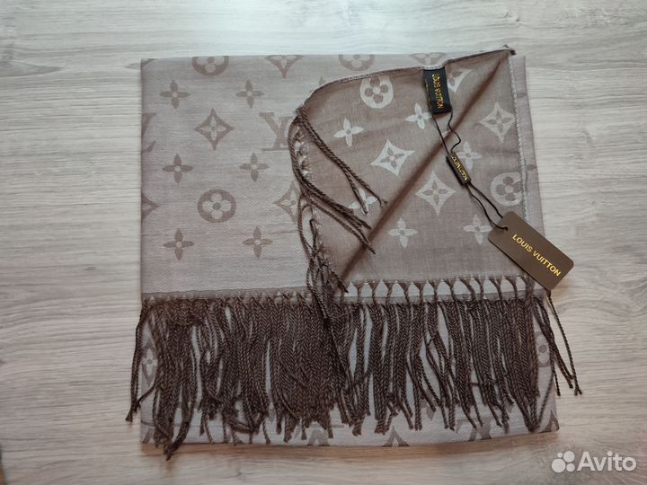 Платок Louis Vuitton серый