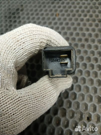 Датчик стоп сигнала Chevrolet Spark M200