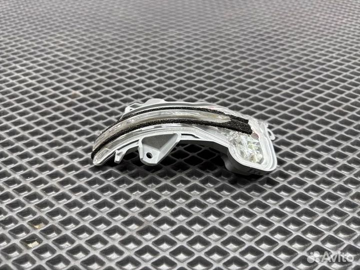 Повторитель в зеркало левый Honda Cr-V4 RM R20A9