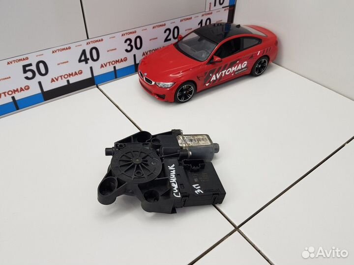 Моторчик стеклоподъемника задний правый