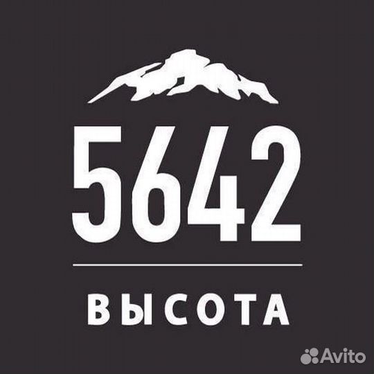 Опытный официант в ресторан премиум класса