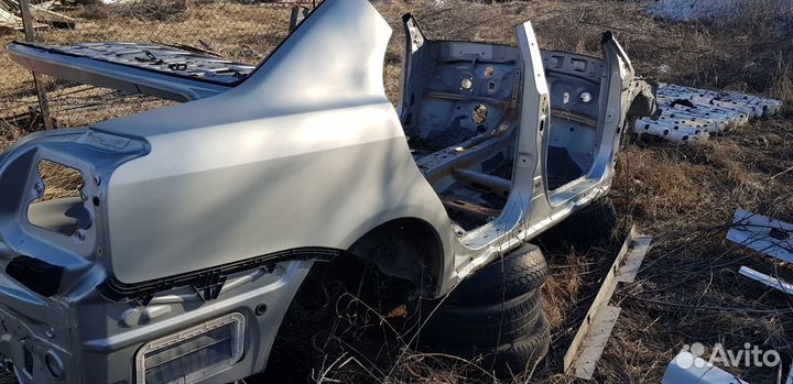 Toyota Avensis Задние крыло Рамка Порог