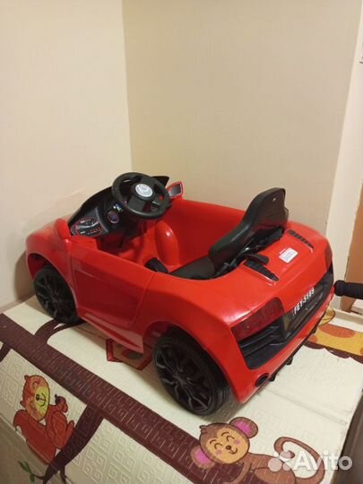 Детская машина на аккумуляторе с пультом