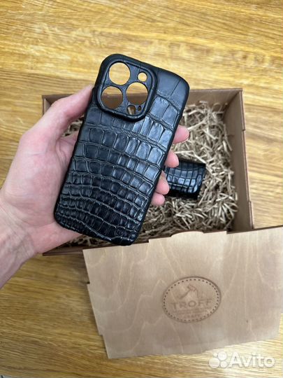 Чехол на iPhone 15 pro из кожи крокодила