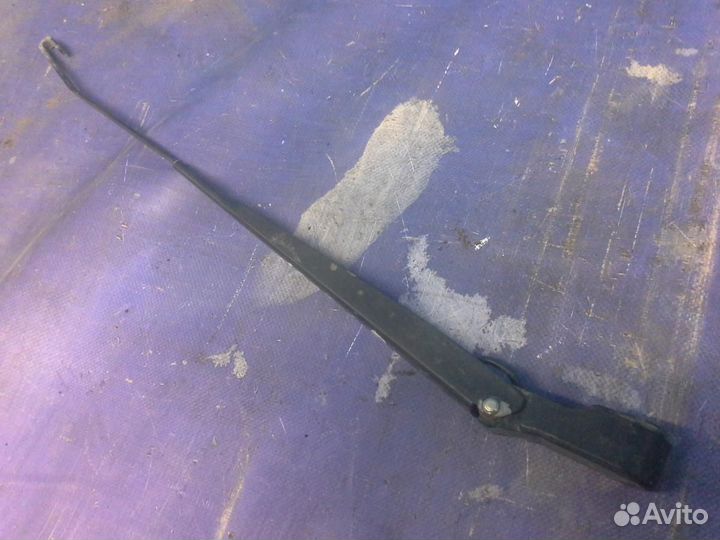 Поводок стеклоочистителя передний правый Renault L