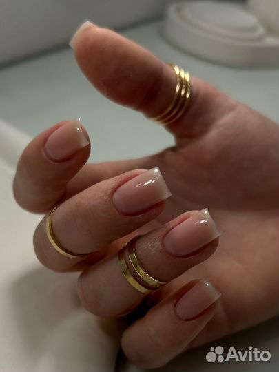 Модель на маникюр