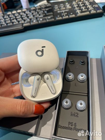 Наушники soundcore liberty 4 (правый сломан)